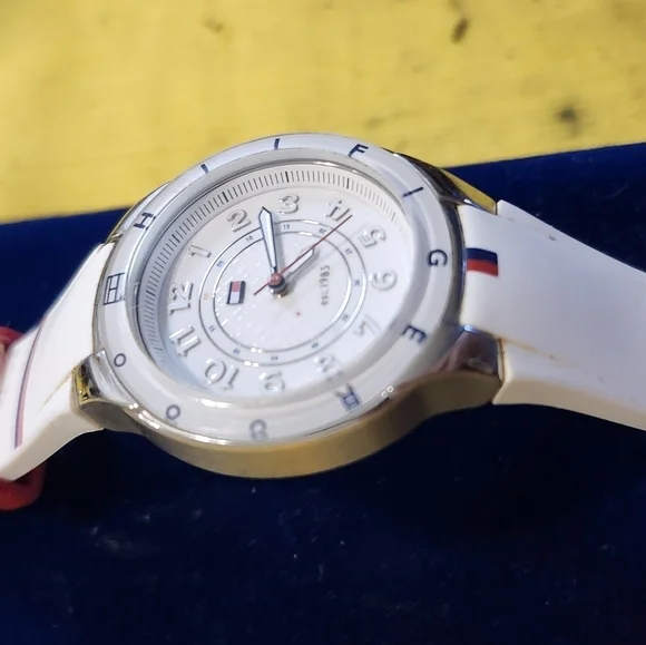 VINTAGE Y2K Tommy Hilfiger Womens Watch - Picture 2 of 5